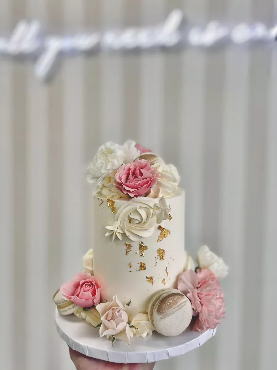 Monochrome Buttercream & Fixings Cake