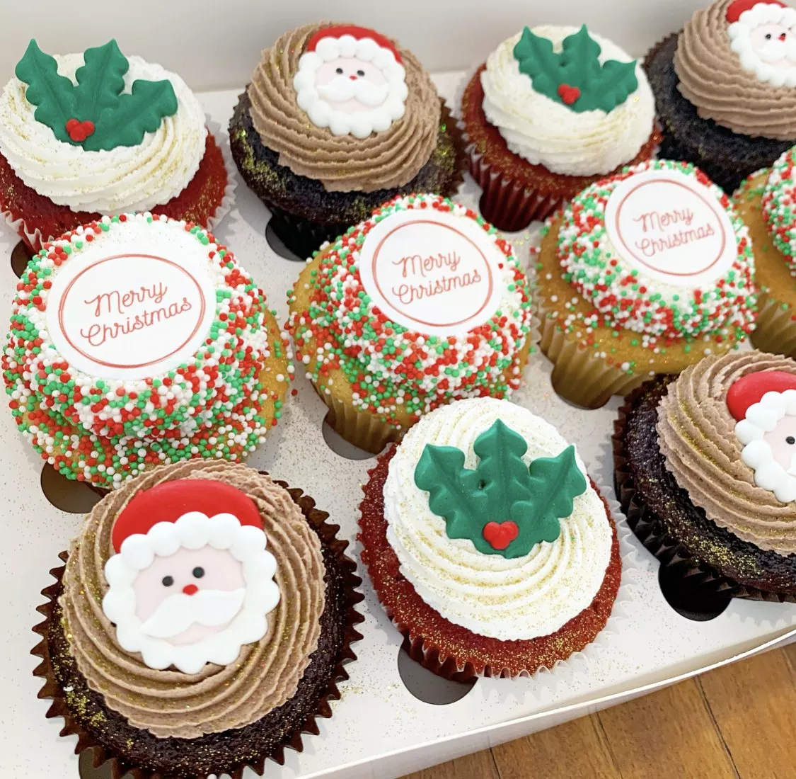 “Traditional” Christmas Cupcake Box
