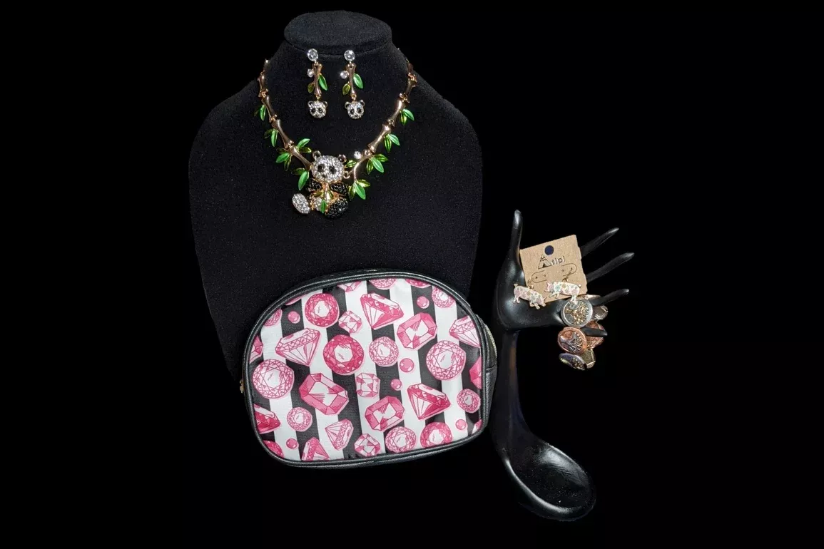 ZZ RT 1223 Chic Boutique Holiday Box